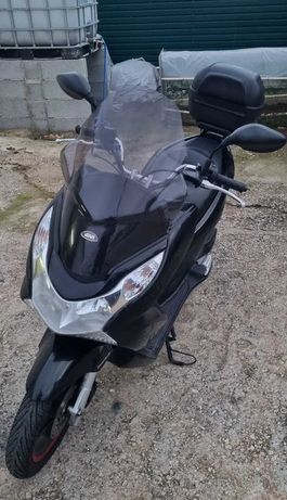 Venda scooter Honda PCX 125 em excelente estado