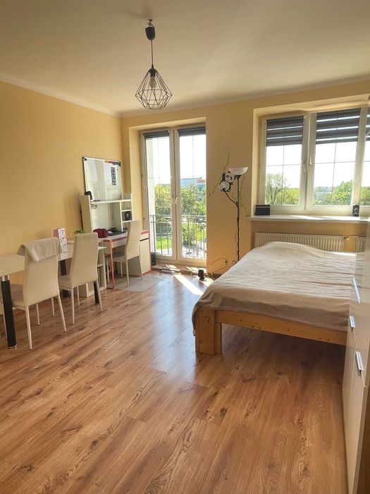 Wynajem-pokój z balkonem,GARDEROBĄ widok na Manufakture