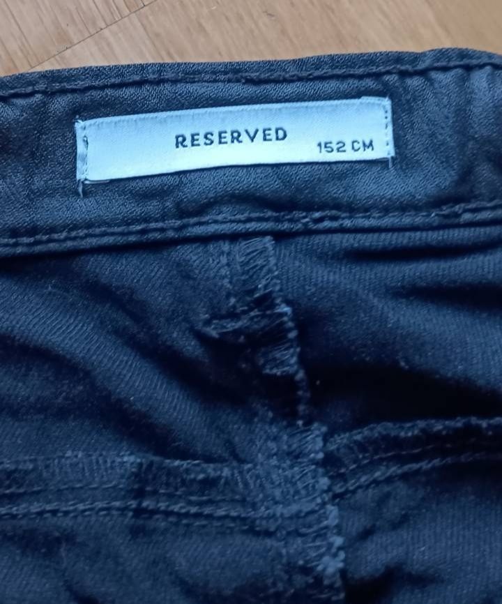 Czarne spodnie Reserved na r.152