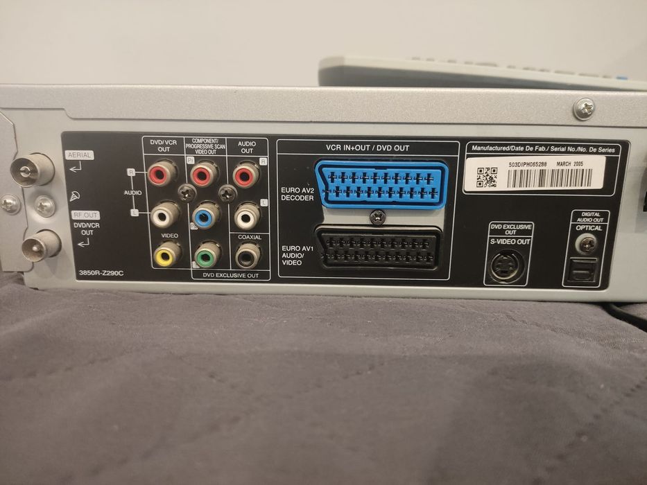 Odtwarzacz DVD VHS V8806V