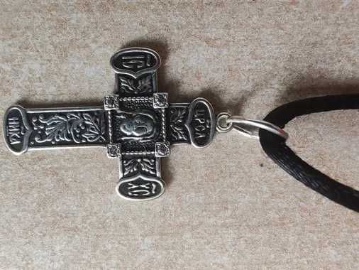 Хрестик срібний із шовковим шнурком, емаллю та білим камінням