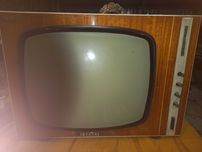 Stary telewizor Lazuryt