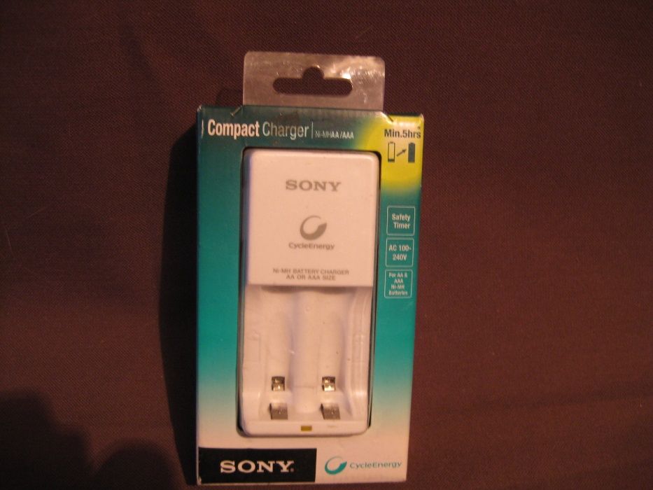 500_ Зарядное устройство Sony Compact Charger 1-2AA или AAA АВТОМАТ