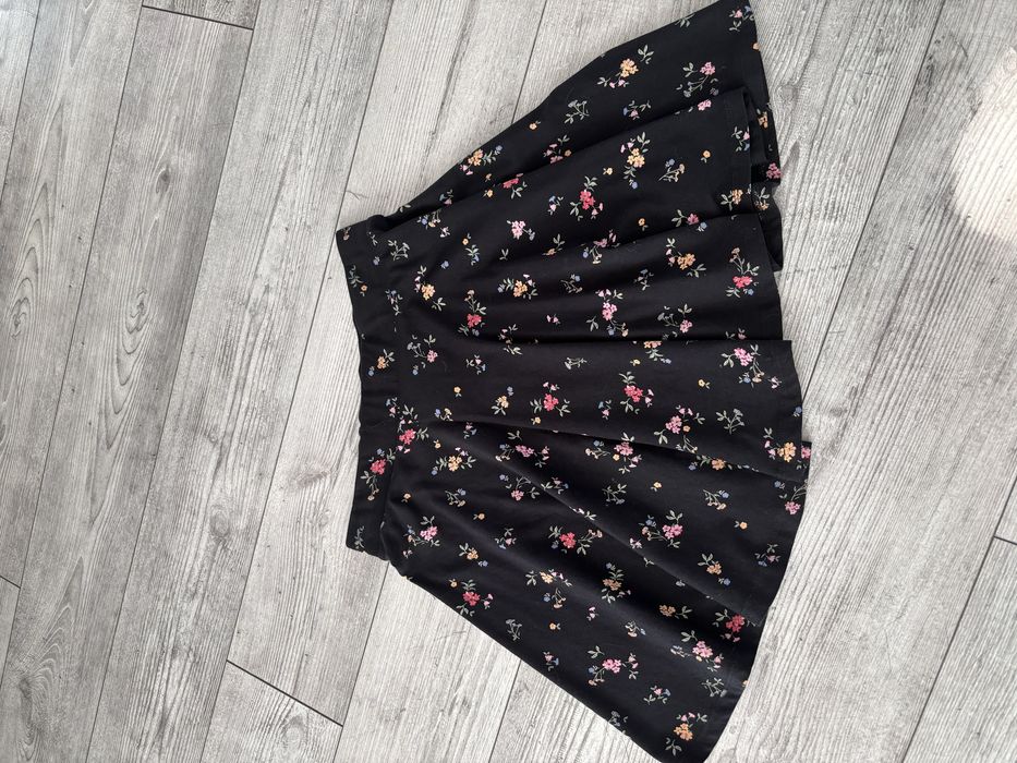 Spodniczka rozkloszowana w kwiatki C&A