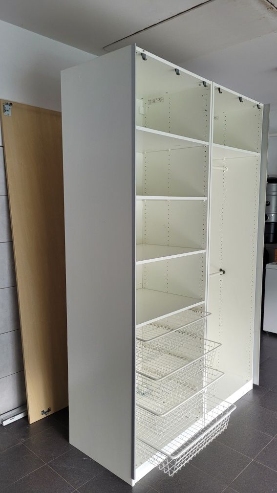 Szafa z drzwiami przesuwnymi IKEA