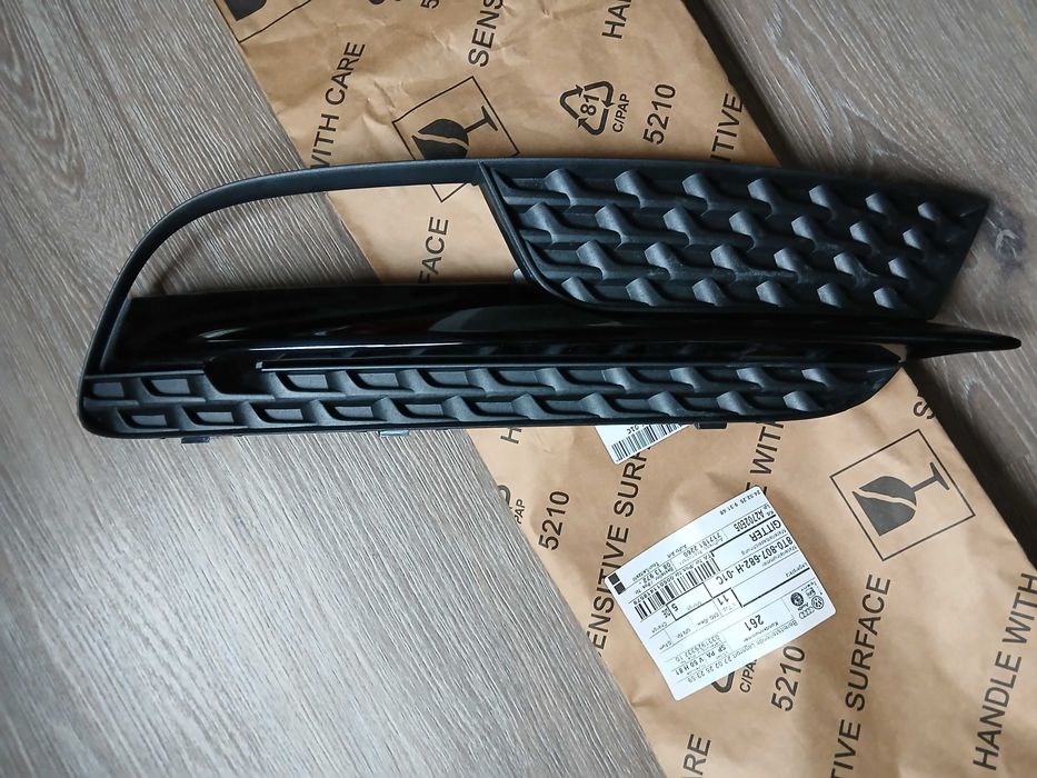 Grelha Nova embalada Original lado direito nevoeiro Audi A5 2012 a 16