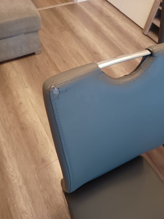 Stół rozkładany z krzesłami