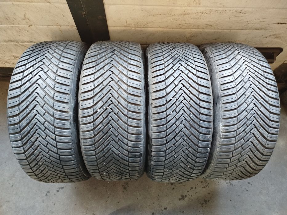 Opony całoroczne Continental 225/40R18