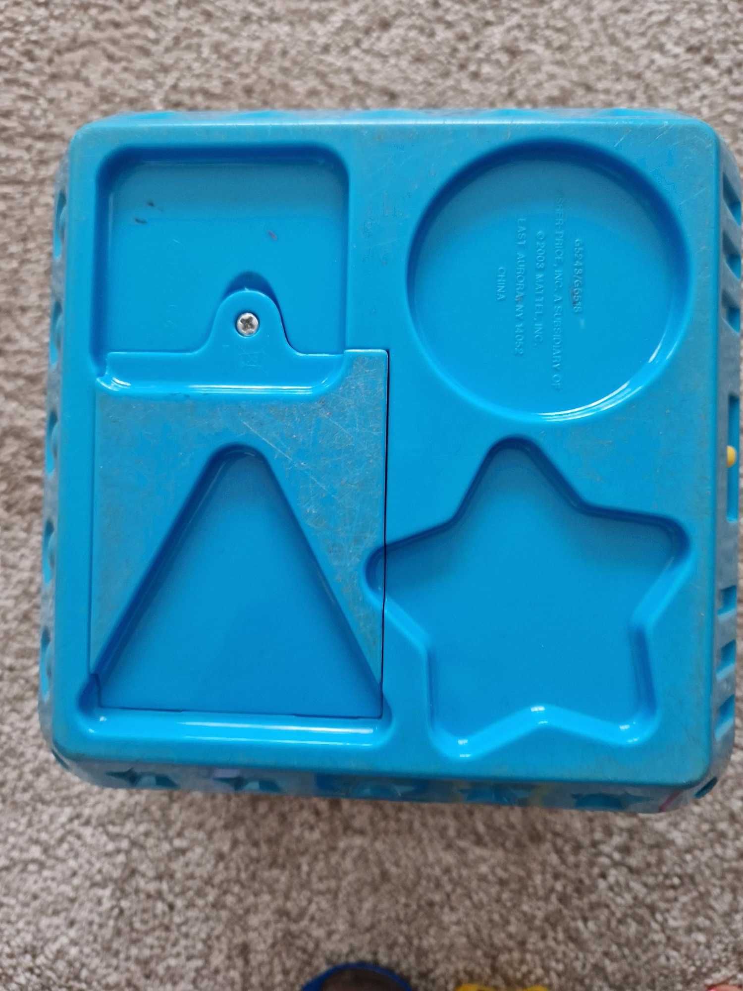 Interaktywne wiaderko Fisher Price PLUS kwiatek puzzle