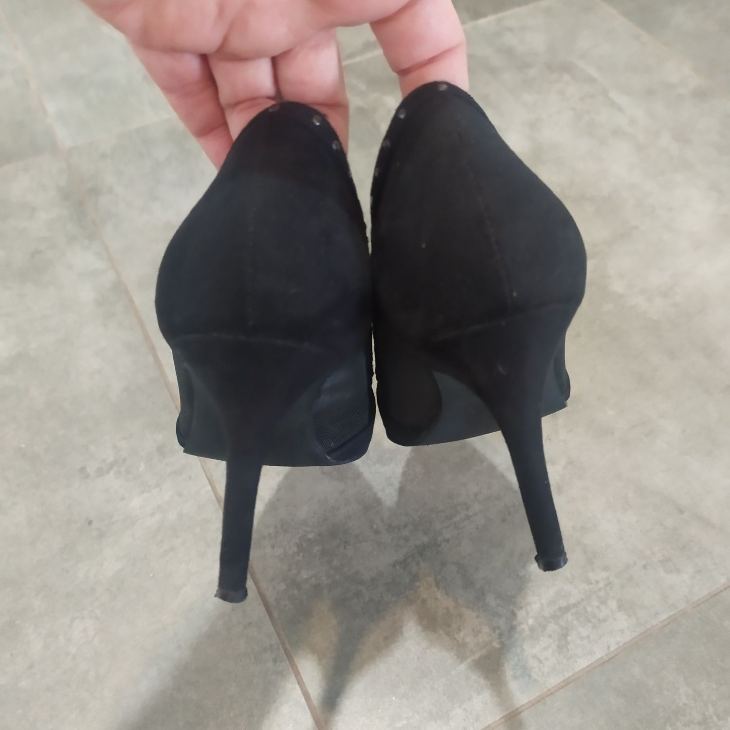 Czarne zamszowe buty na obcasie New Look r.37