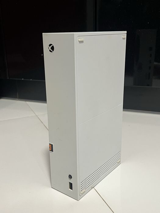 Xbox series s  в гарному стані