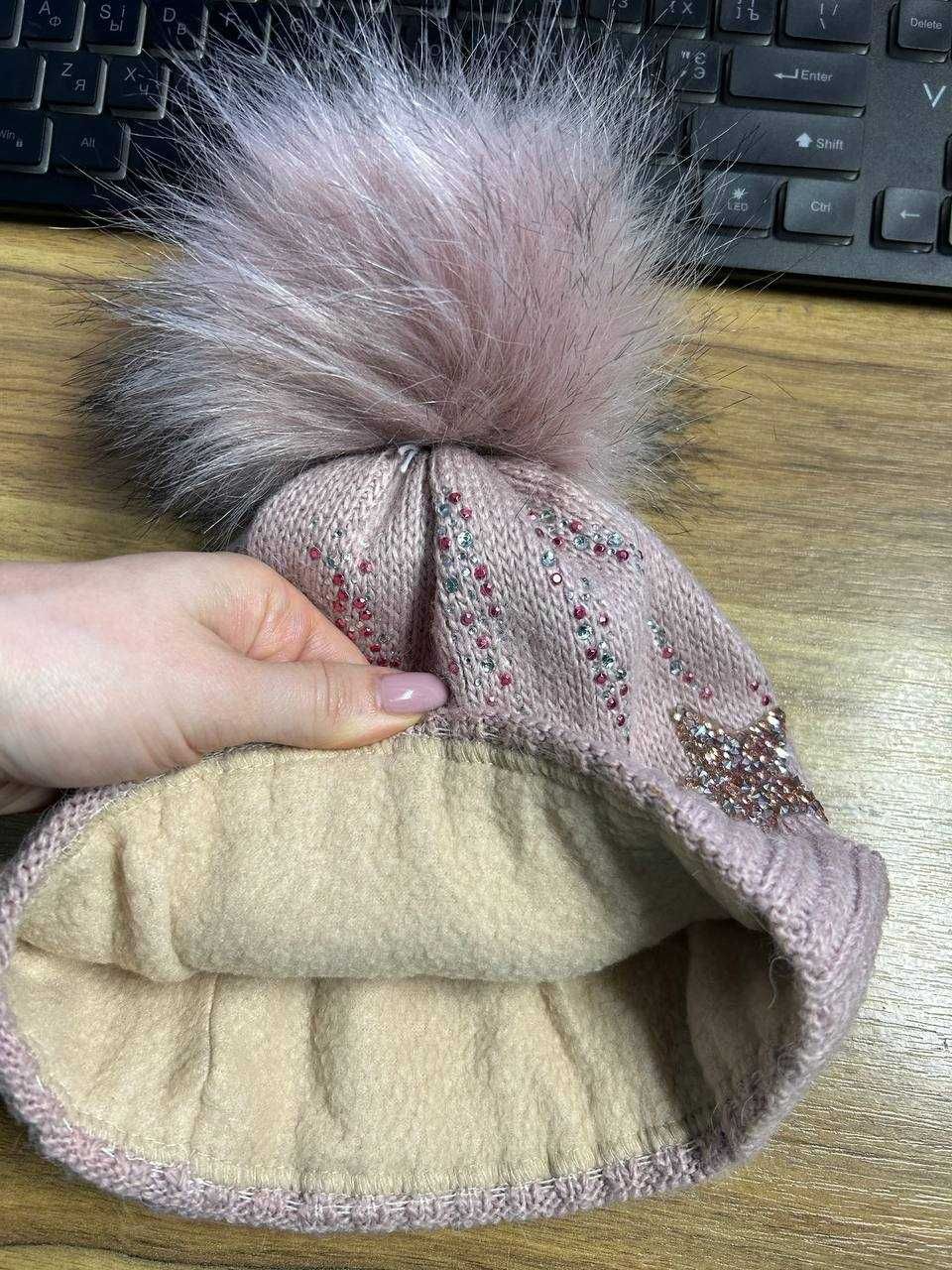 Зимова шапка для дівчинки на 2-4 роки