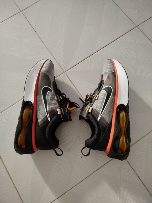 Tênis Nike 38.   Usado uma vez