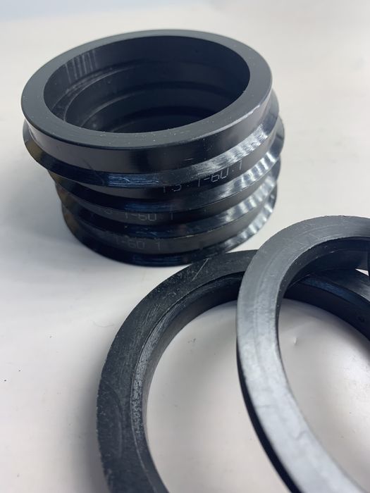 Проставочное центровочное кольцо 73,1 / 60,1 для автомобильных дисков.