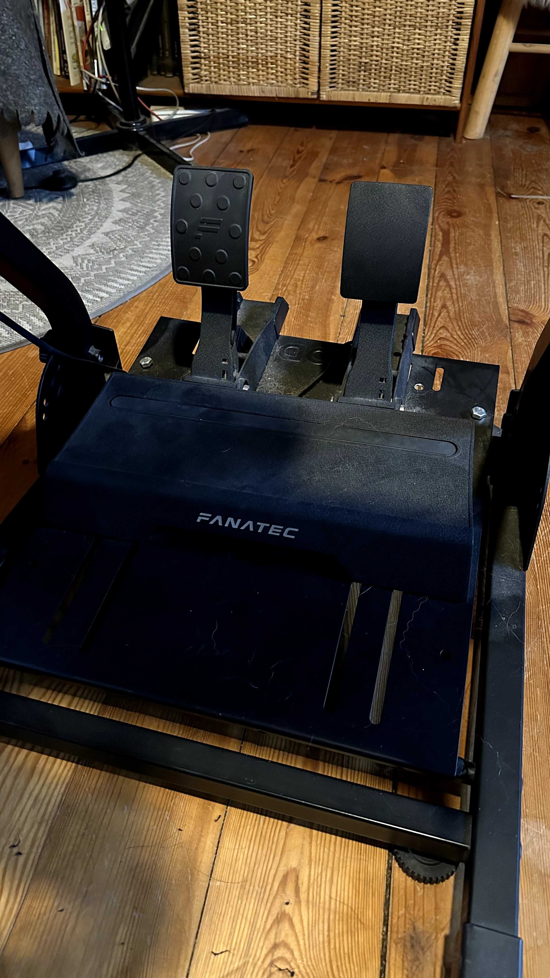 Fanatec CSL Elite dla PC, PS4,PS5 z rigiem (stelaż z fotelem)