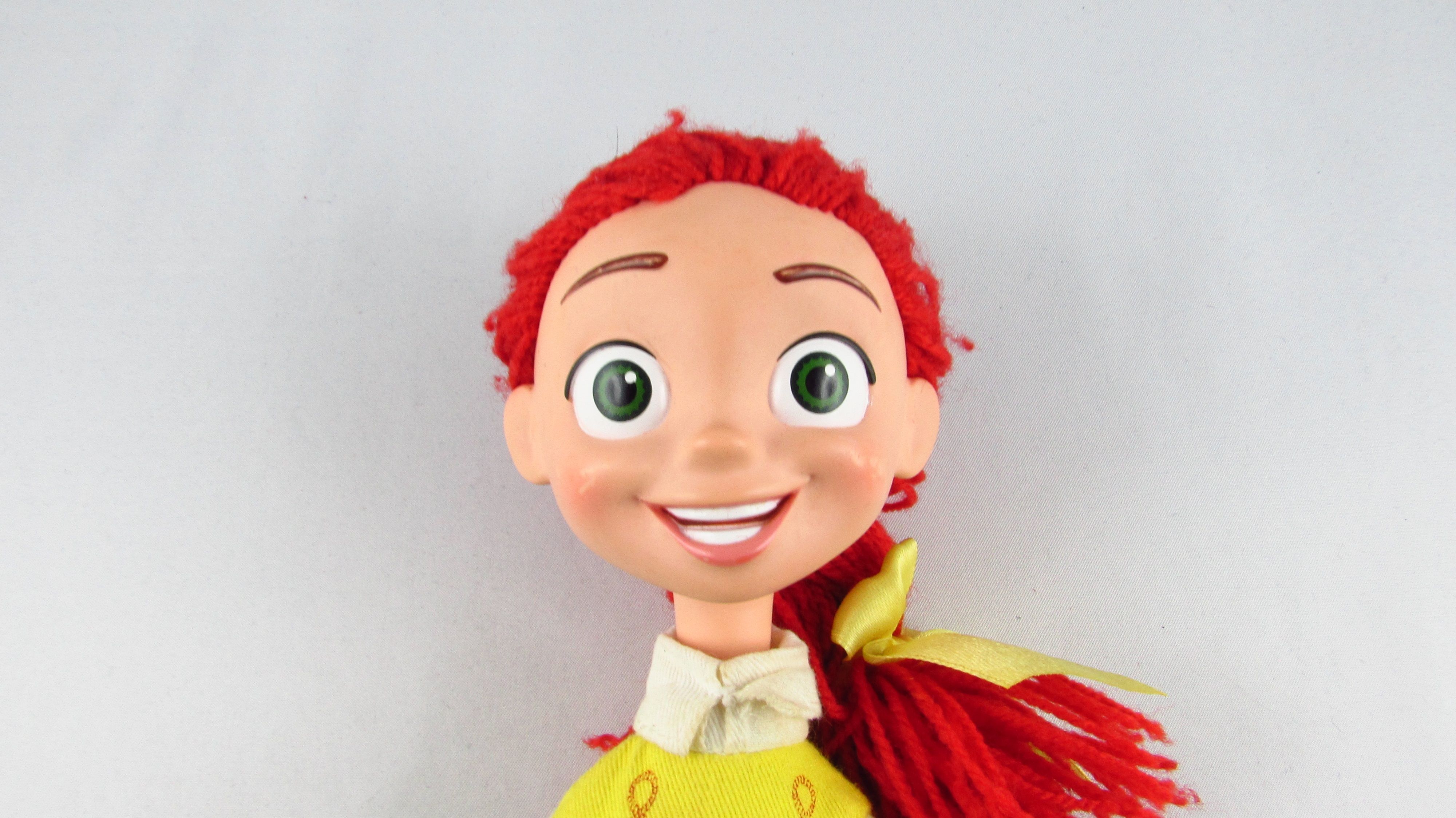 DISNEY PIXAR Toy Story Kowbojka Figurka Jessie Yodeling Cowgirl Mówiąc