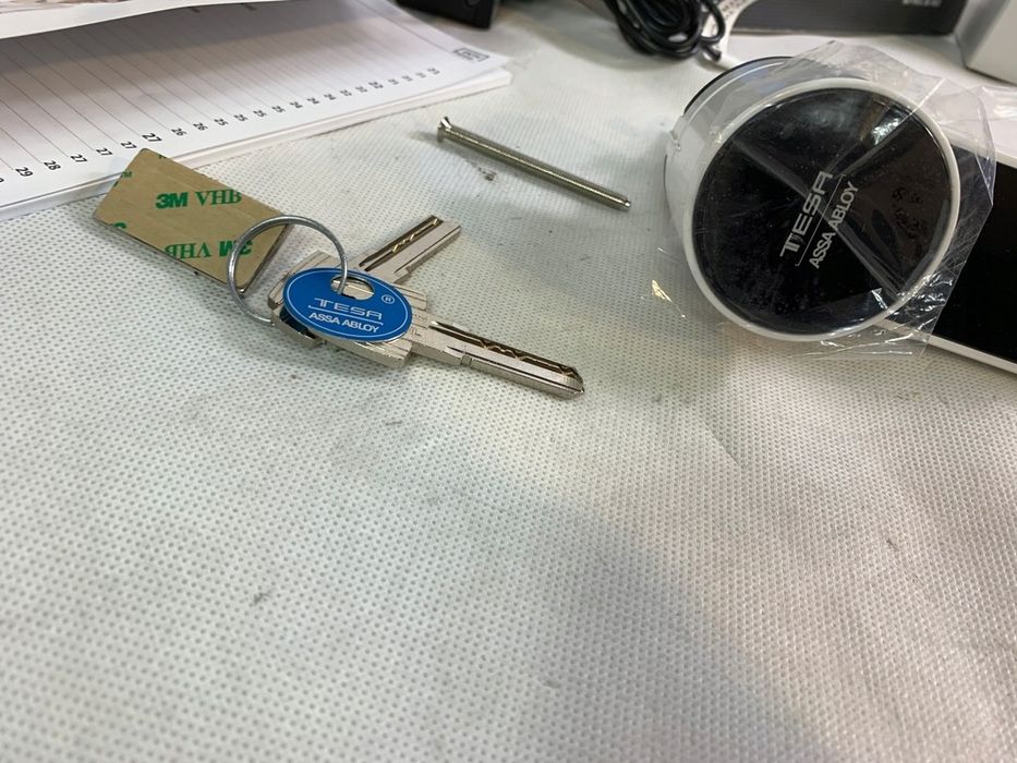 Умный замок MUL-T-LOCK ENTR белый (контроллер+тачпад) Mul-T-Lock 17393