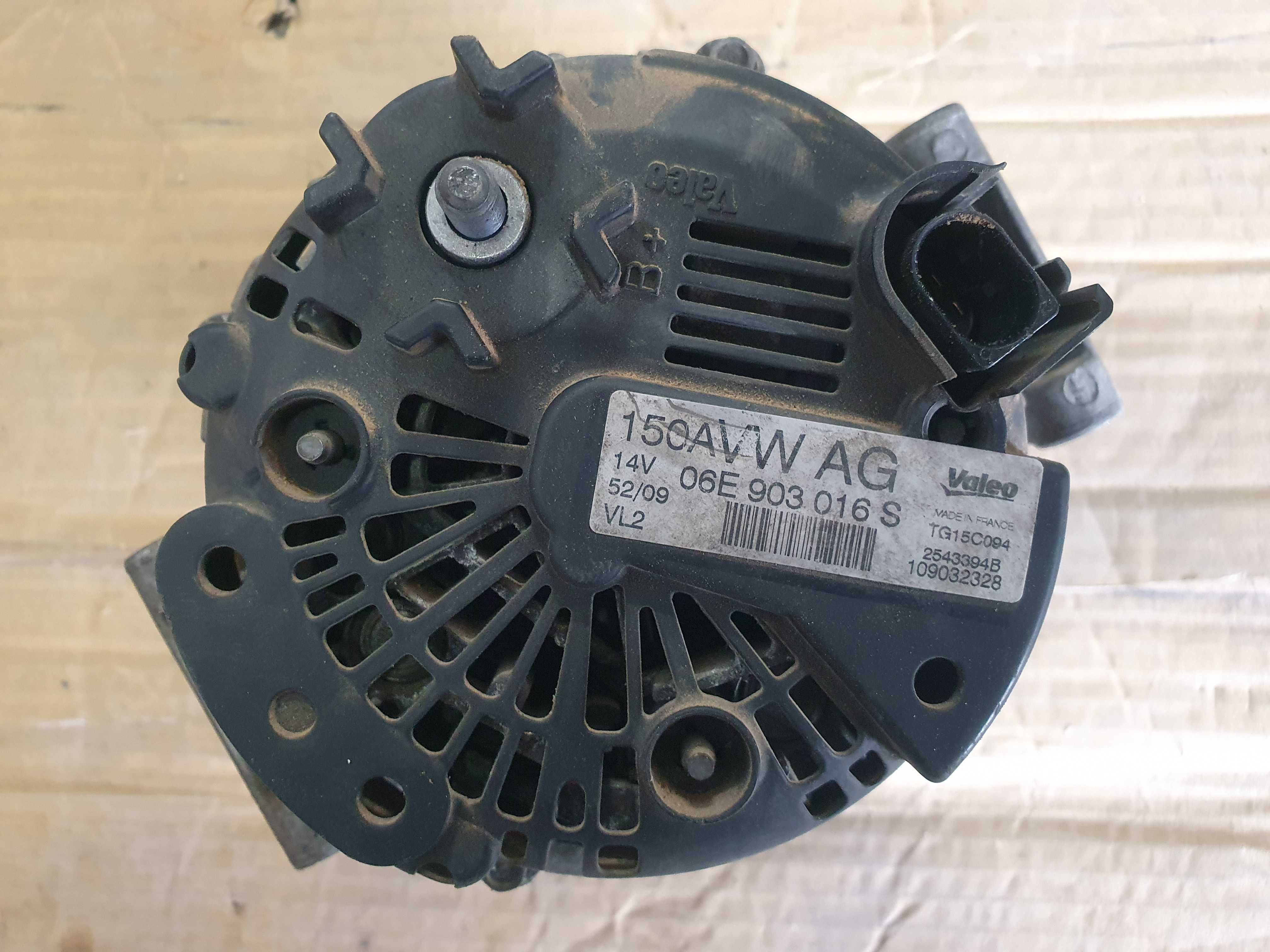 Генератор VAG AUDI A4 A5 Q5 06E903016S