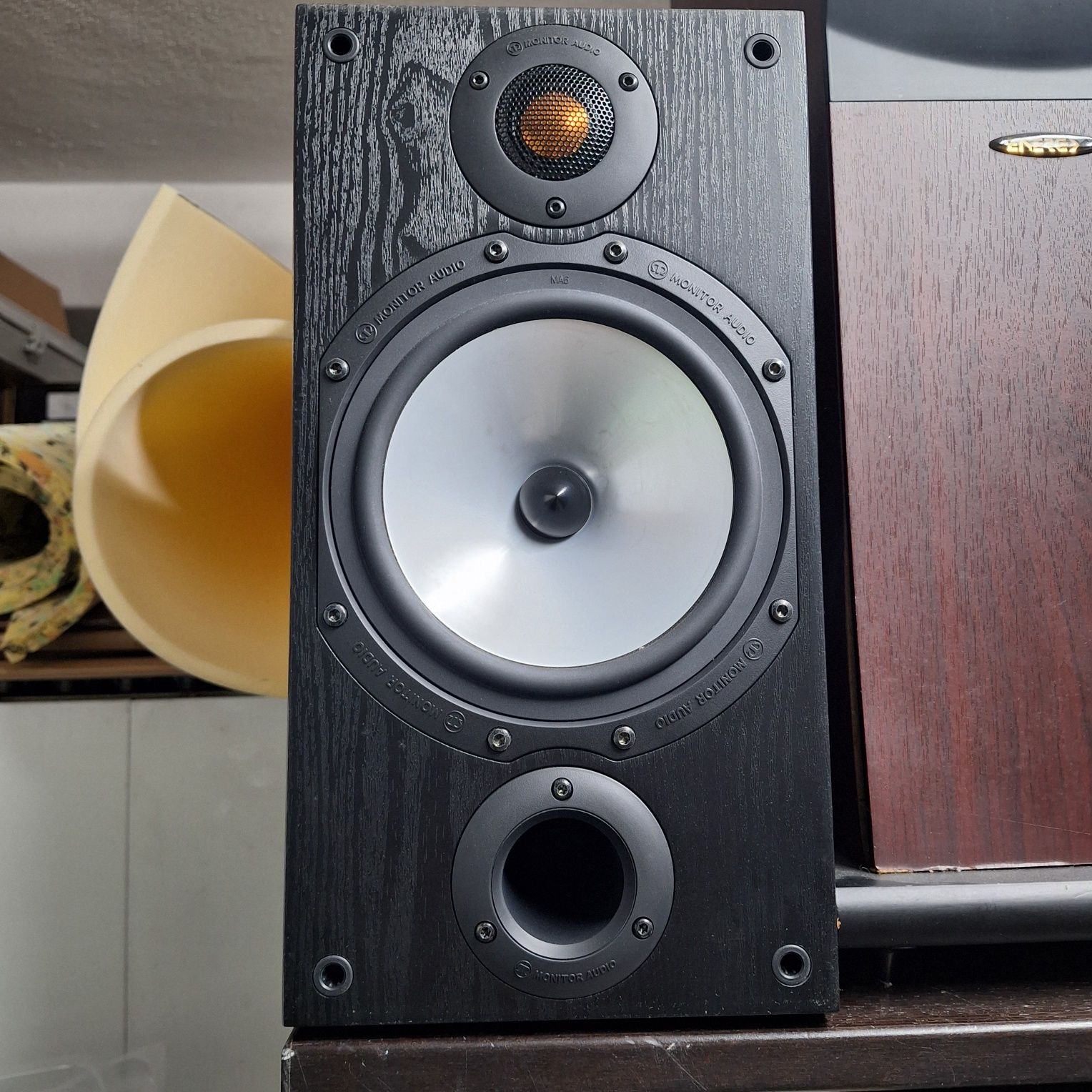 Colunas Monitor Audio MR2 impecaveis