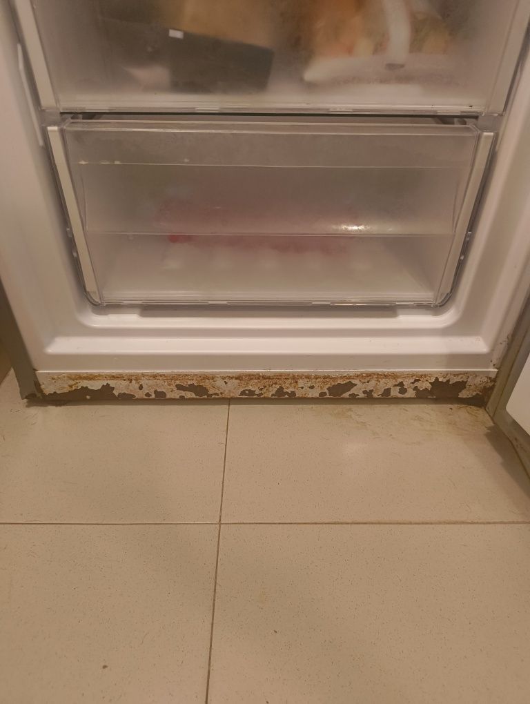 Frigorífico Indesit XIT8 T2E X 320 Litros No Frost E Inox