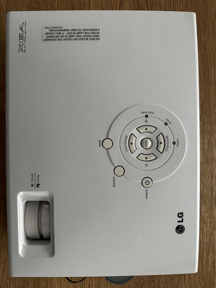 Projektor LG DX-420 DLP