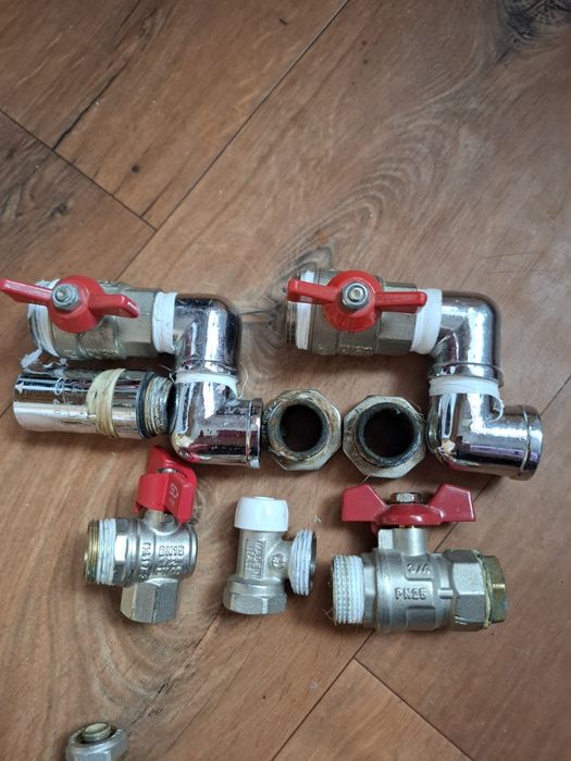 Продам крани і сантехніку