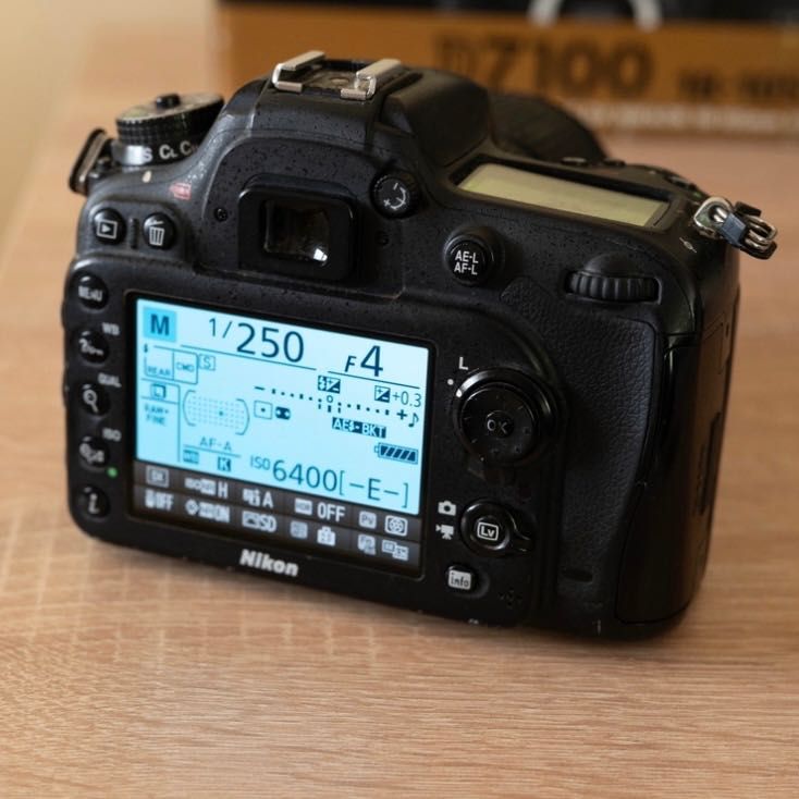 Nikon D7100 + об'єктив 18-105mm VR