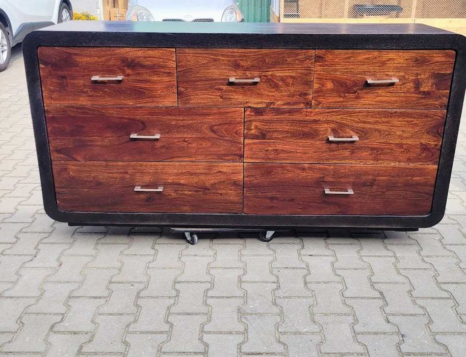 Zestaw mebli drewnianych: regał, komoda, szafka wisząca, ława