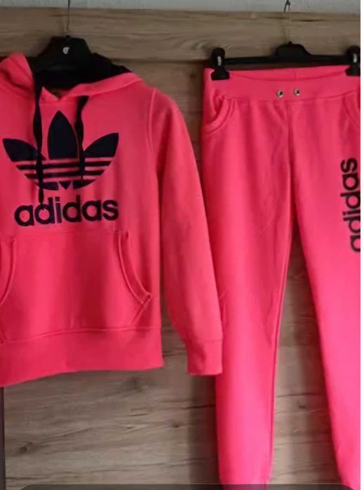 Dres adidasa okolo 134/140cm na szczupła dziewczynke