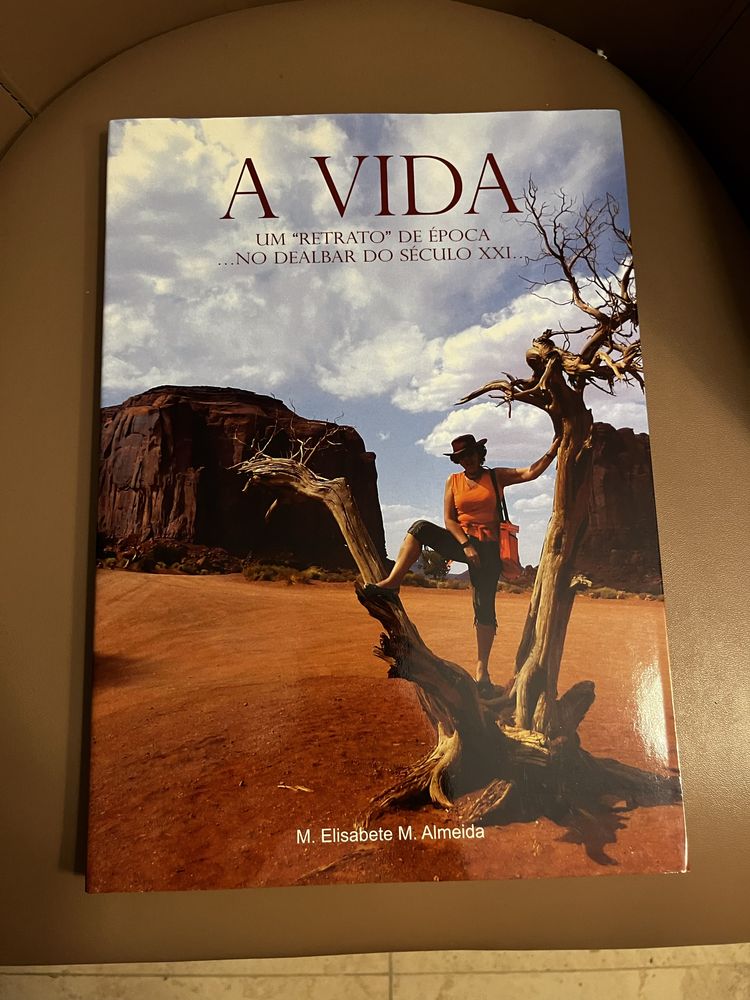 2 sLivros Viagens e 1 Livro A Vida - Elizabete Almeida