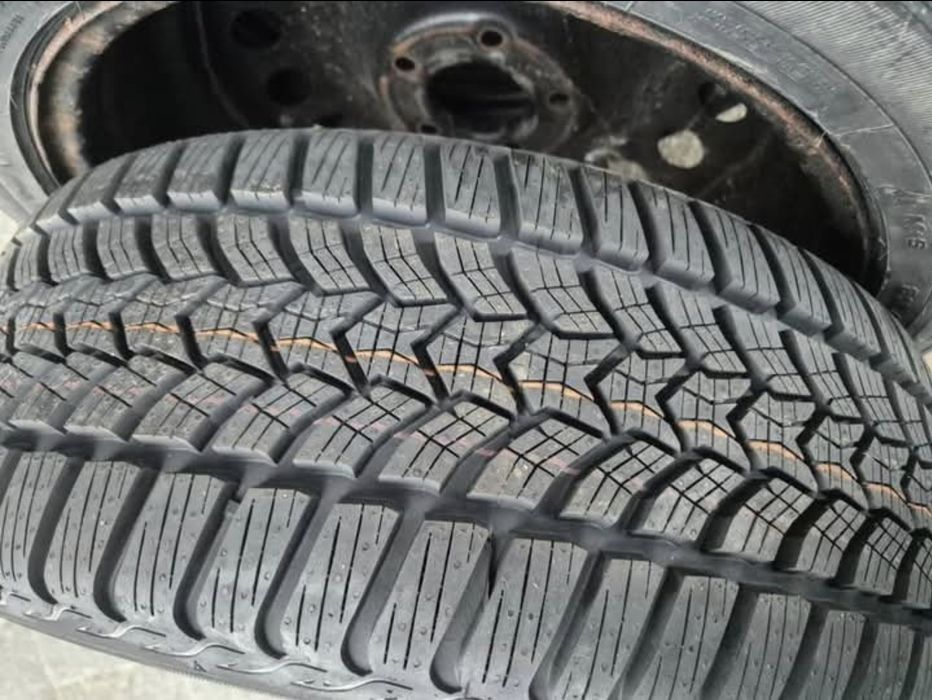 Komplet kół zimowych na felgach stalowych 215/50 R17 - rozstaw 5x115