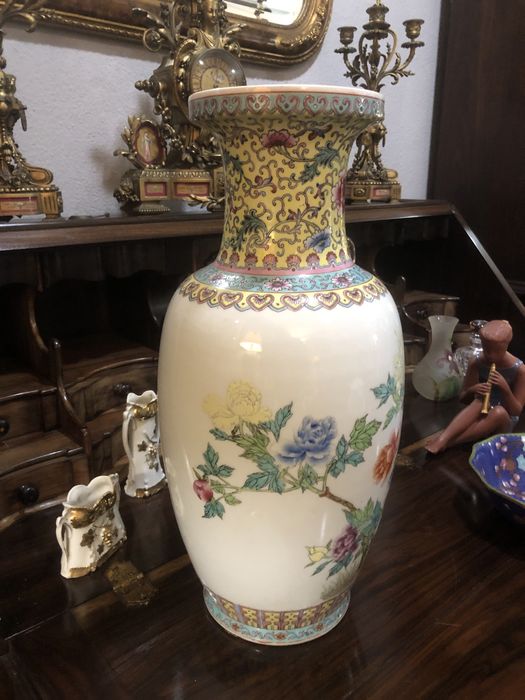 Jarra em porcelana da china