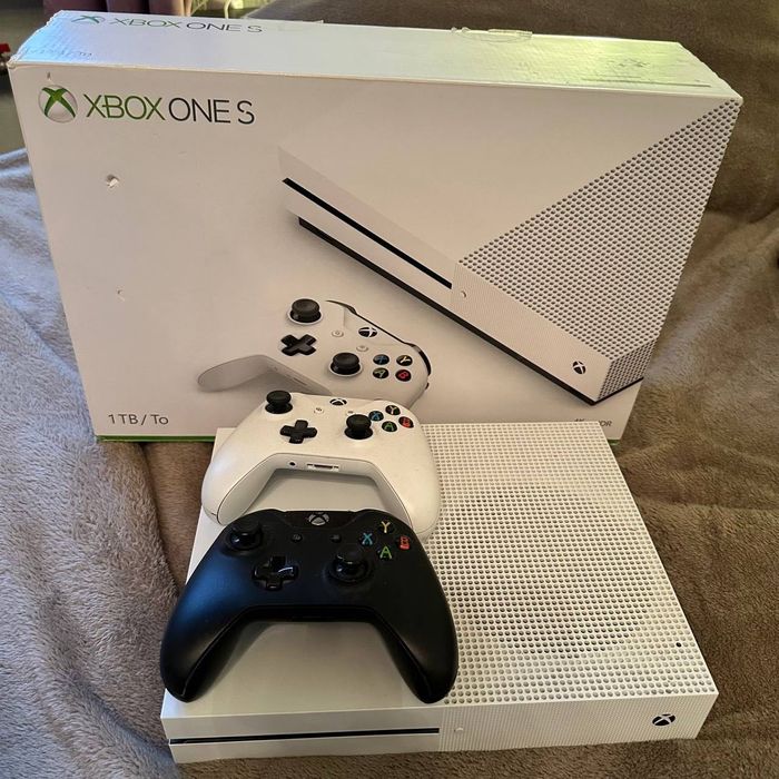Xbox One S 1TB у відмінному стані