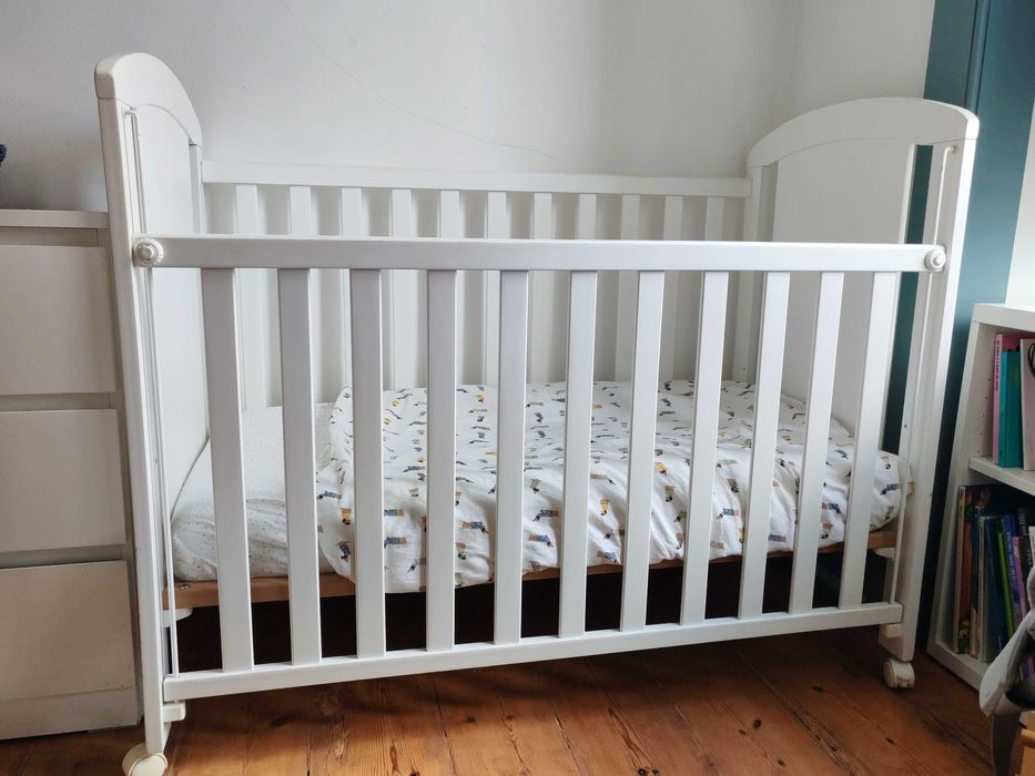 Berço Branco com colchão  - Usado