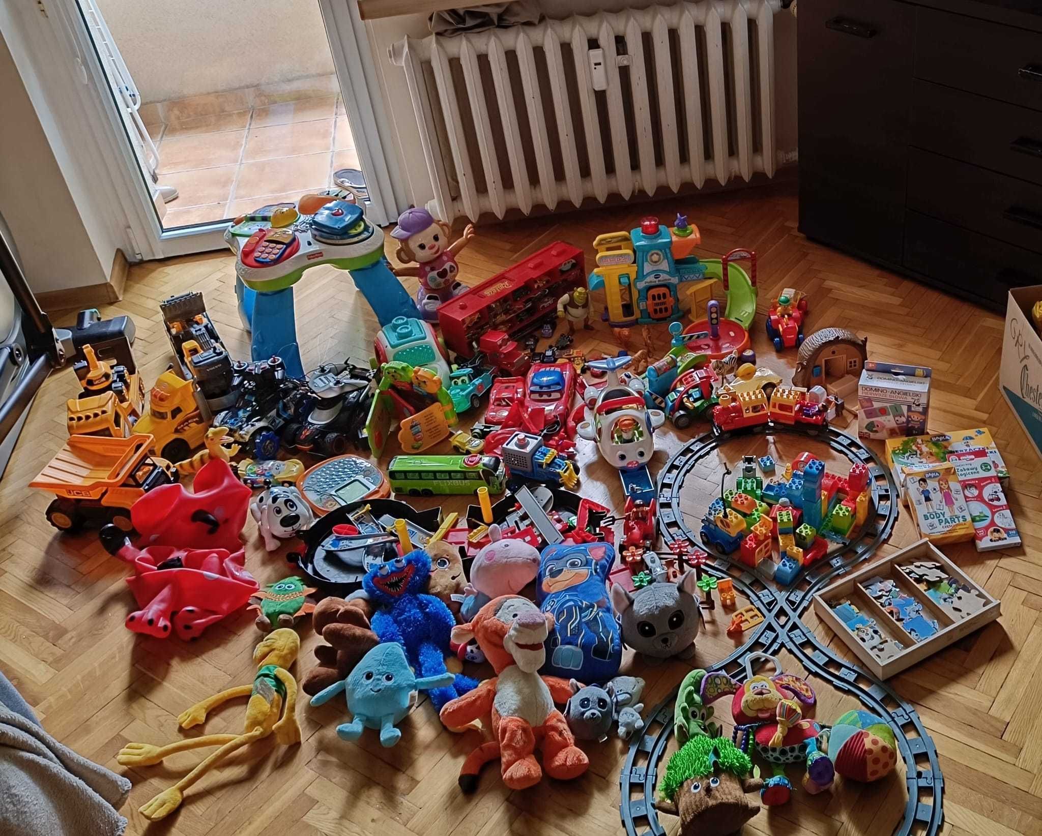 Zabawki mix auta pluszaki stolik klocki