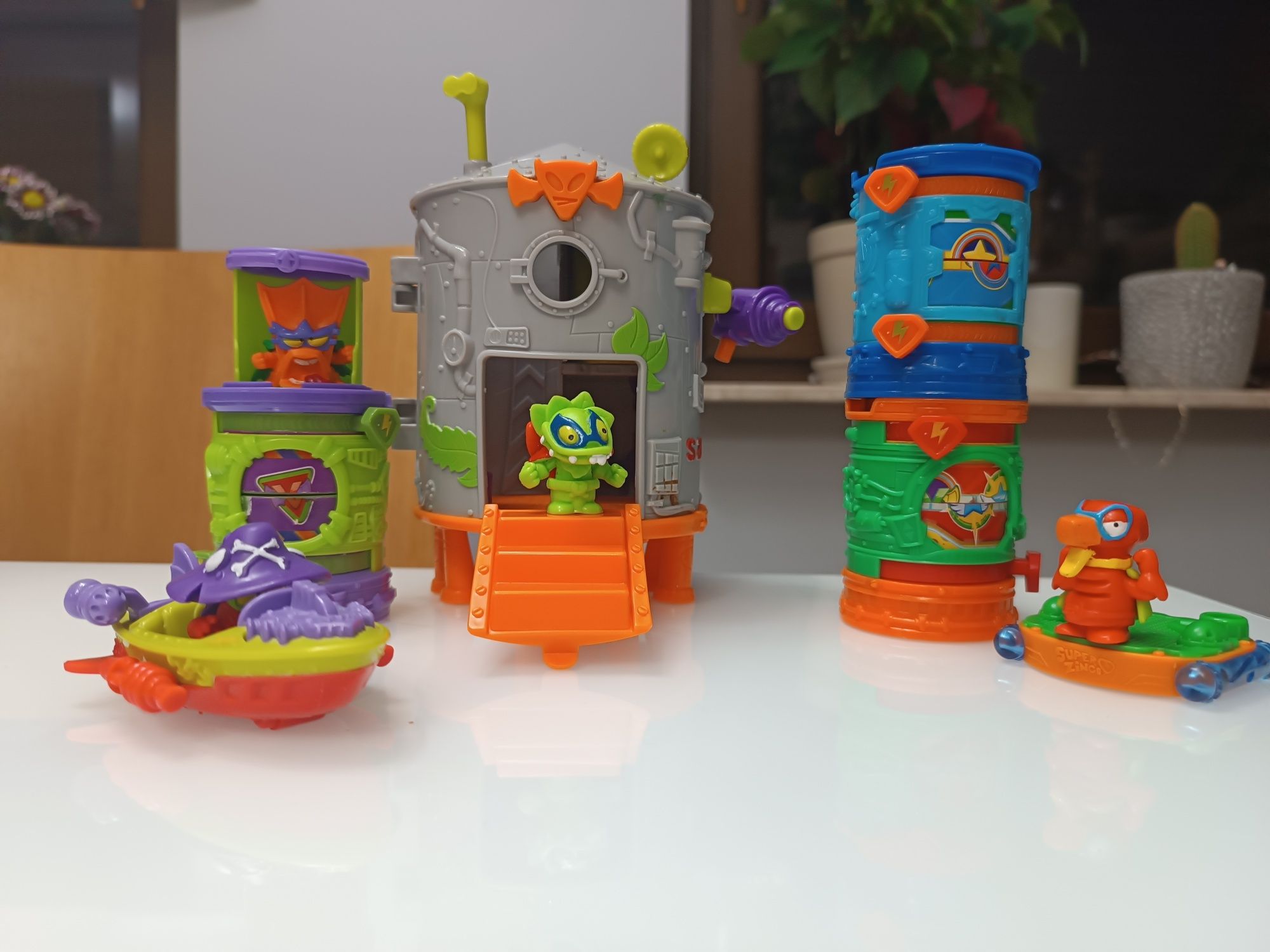 MEGA Zestaw SuperZings 100+ elementów! Figurki, Bazy, Pojazdy, Roboty