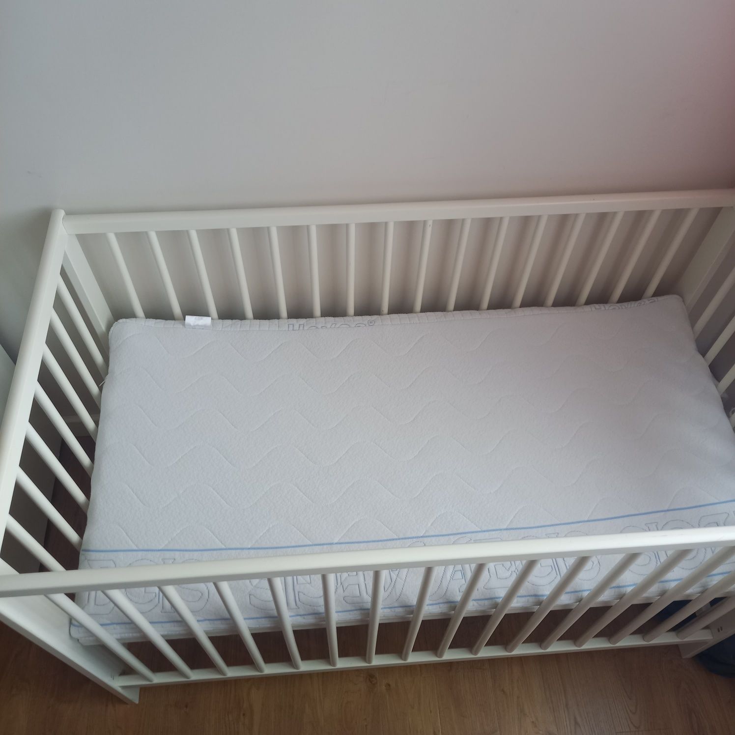 Łóżeczko niemowlęce IKEA + materac Hevea Krzyś