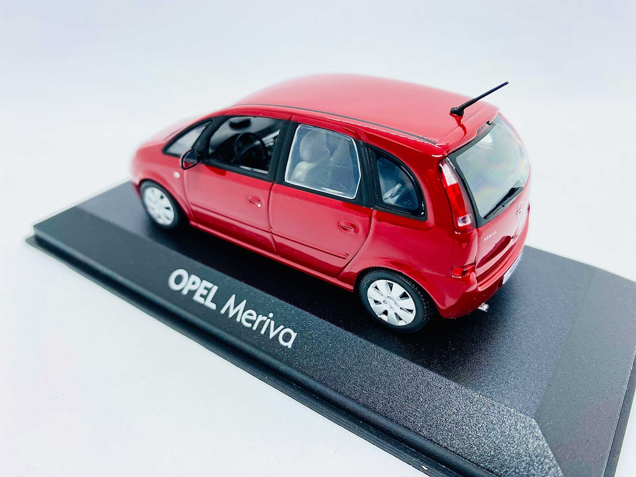 Модель Opel Meriva Minivan 2003 1:43