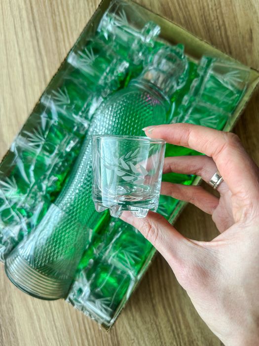 Набір кришталевий графін та 12 чарок. Новий, ні разу не вживаний.