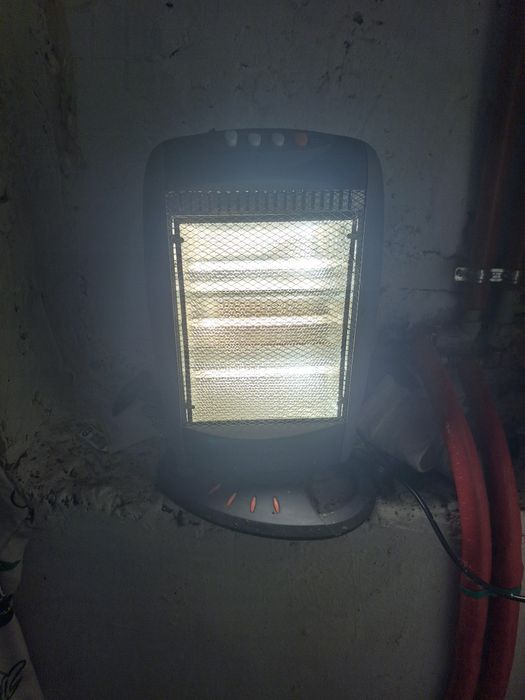 Sprzedam grzejnik halogenowy Voltane .