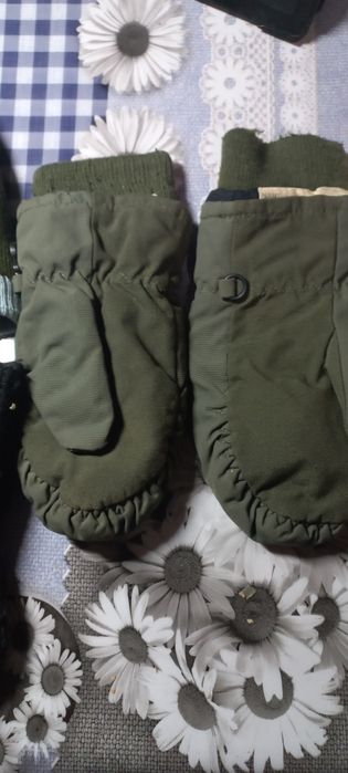 Шапка та перчатки,рукавиці на вік 6 - 9 років