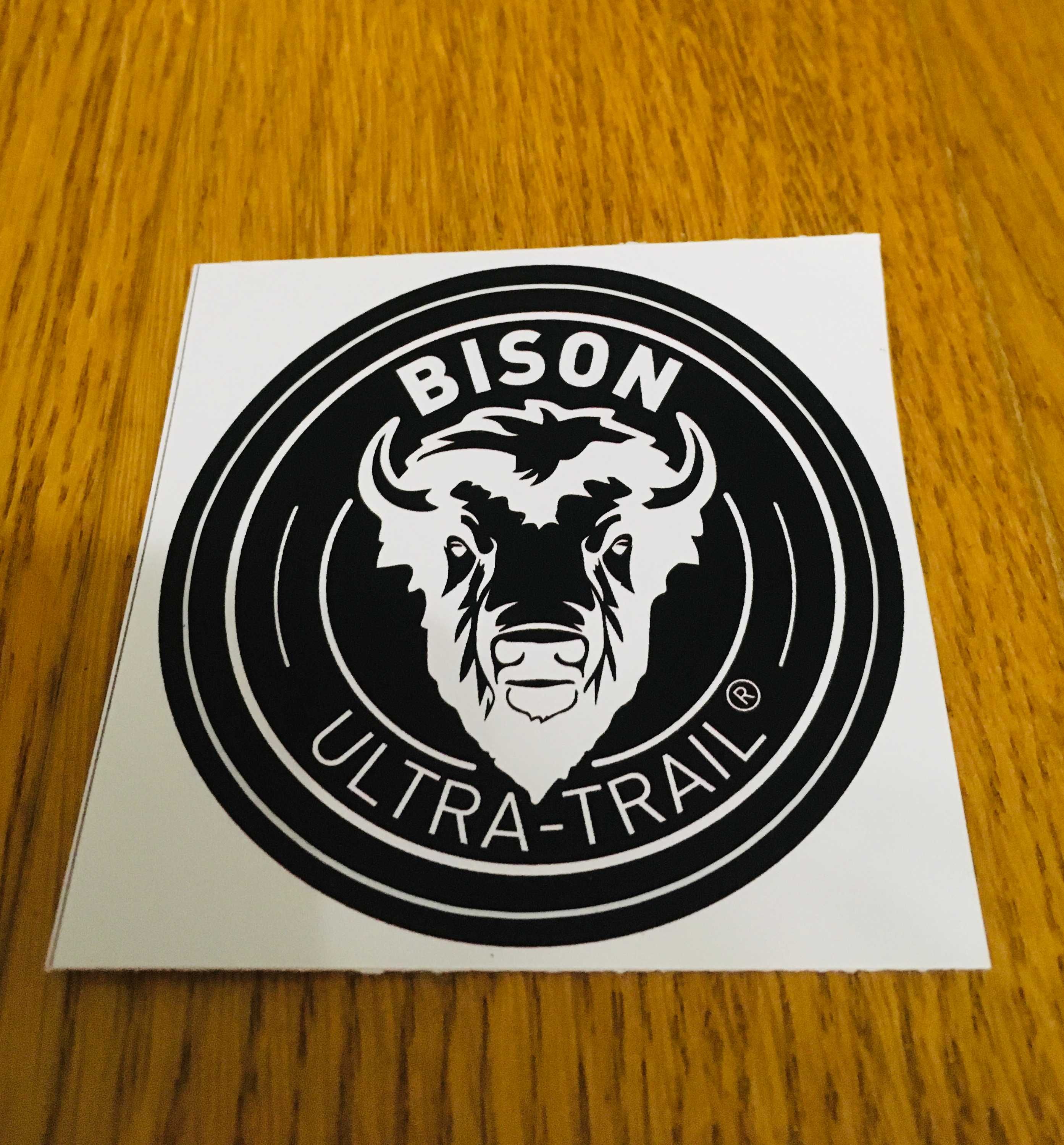 Unikalne naklejki z logo ultramaratonów. Nowe.