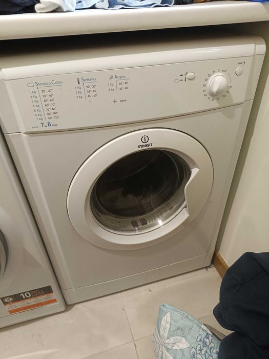 Maquina de secar Roupa INDESIT como nova (Secagem por exaustão)