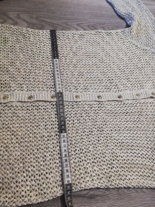 R. L Mohito beżowy sweterek ze złotą nitka