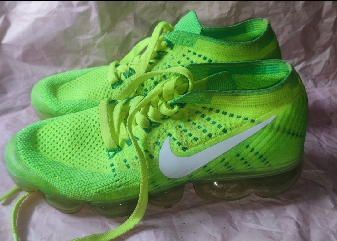 Продаються жіночі кросівки Nike