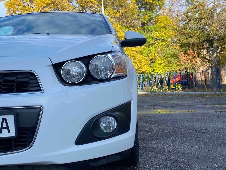 Chevrolet Aveo 2012 року 1.2/бензин