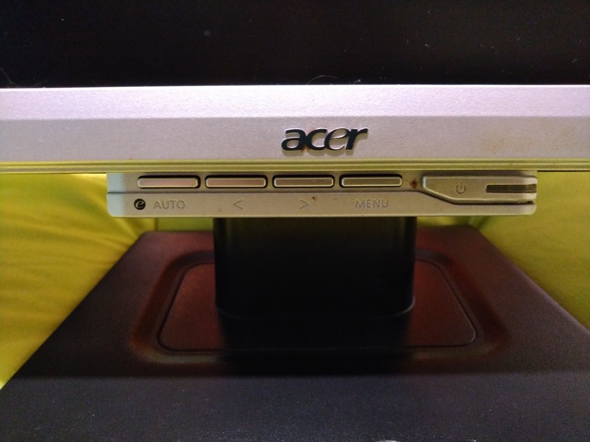 Monitor Acer 26x41