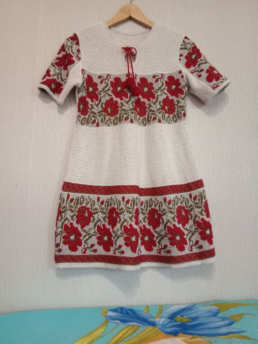 Плаття вишиванка в'язанна на дівчинку.