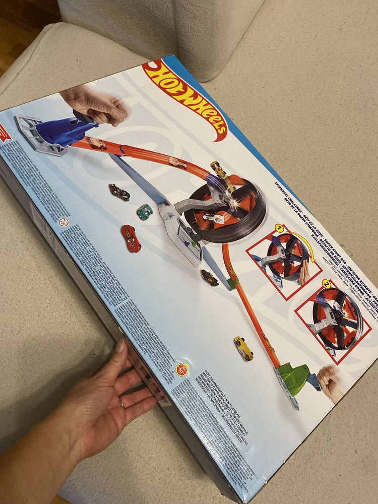 Duży Tor samochodowy Zakręcona Opona Hot Wheels GJM77