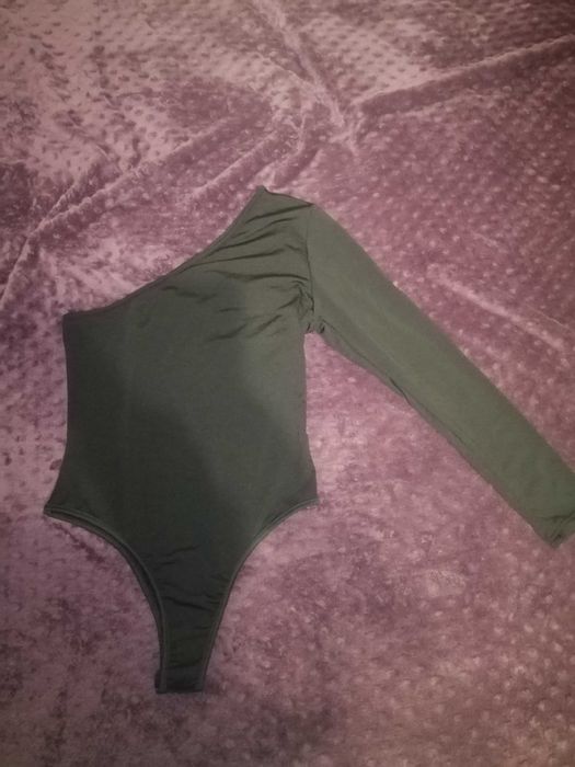 Жіноче чорне боді на одне плече